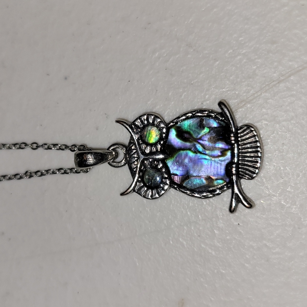 Womens Beautiful OWL necklace - Picture 3 of 3